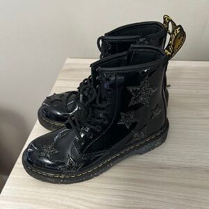 Dr. Martens Black Glitter Star Kids Boots